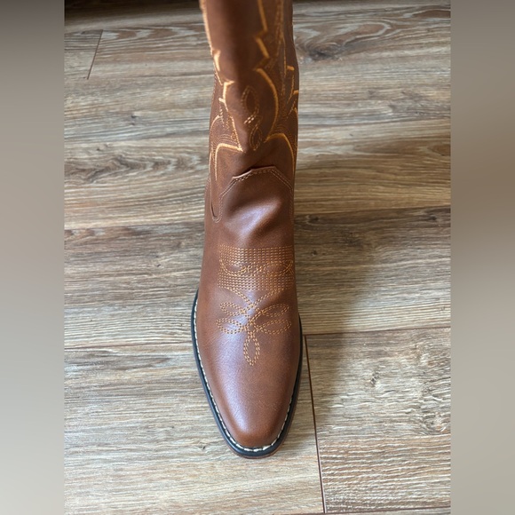 NWOT Women’s Brown Cowboy Boots - Picture 8 of 12